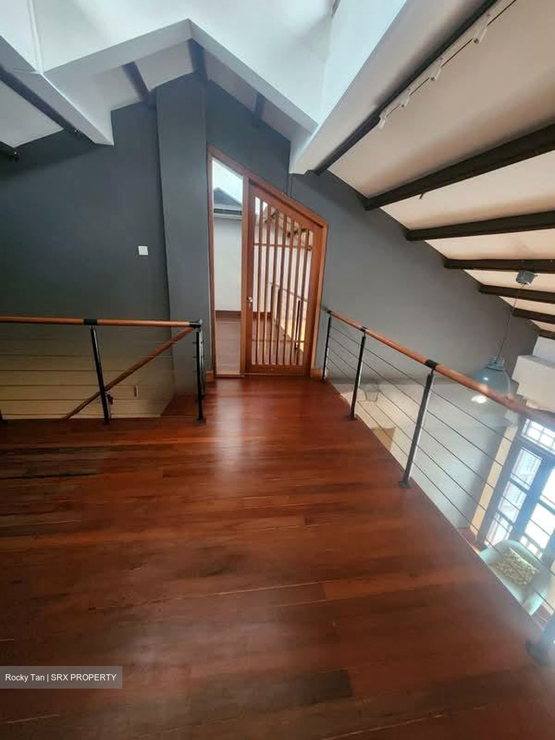 North Bridge Road (D7), Office #581298011
